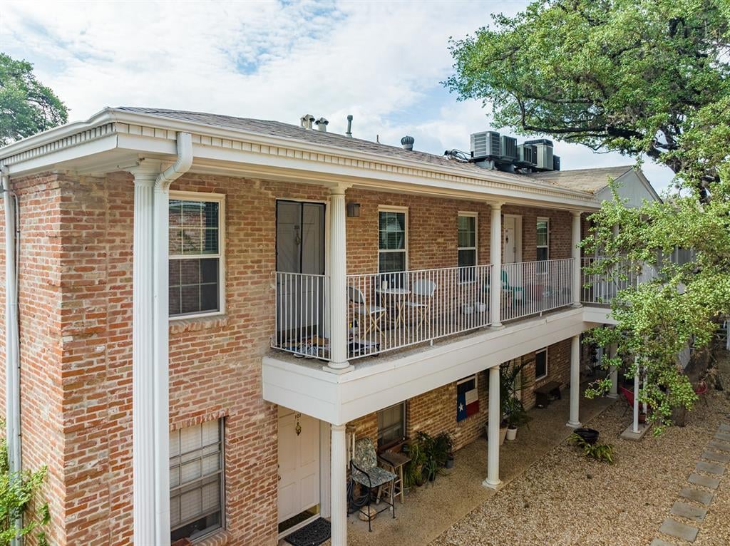 View 1240 Barton Hills Dr Unit #201 in Barton Terrace Condo 1240 Barton Hills Dr Unit #201 - front exterior - Luxury home in Barton Terrace Condo, Austin, TX