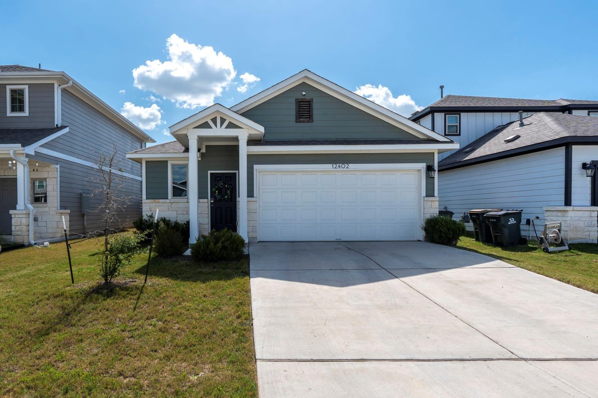 View 12402 Zenyatta DR in Del Caballo Un 1 12402 Zenyatta DR - front exterior - Luxury home in Del Caballo Un 1, Buda, TX