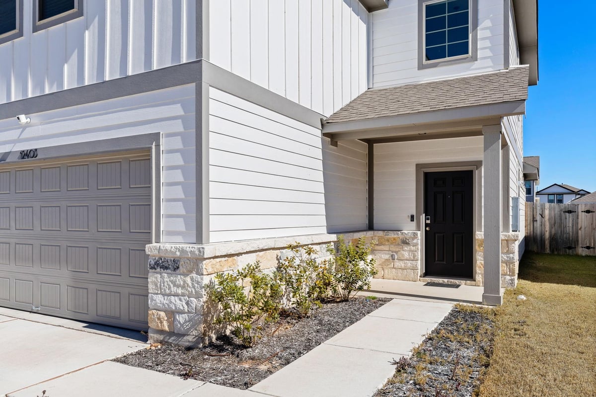 View 12403 Zenyatta Dr in Del Caballo Un 1 12403 Zenyatta Dr - front exterior - Luxury home in Del Caballo Un 1, Buda, TX