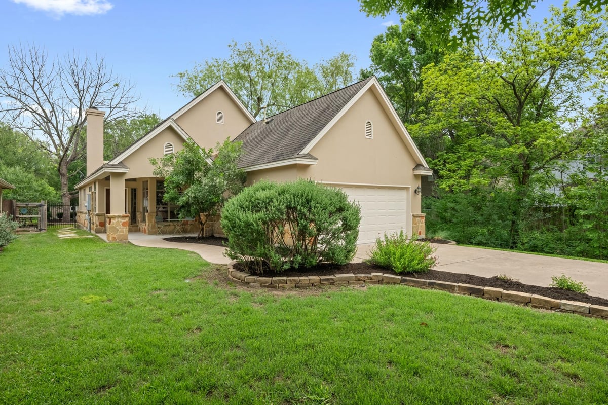 12405 Oro Valley TRL - property photo 1 - Luxury home in Los Indios Ph C, Austin, TX