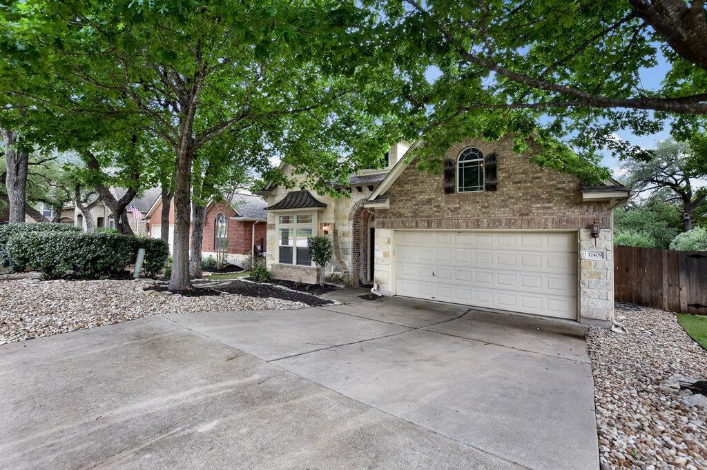 Living area at 12409 CENTRAL PARK Dr - 3 bed 2 bath home