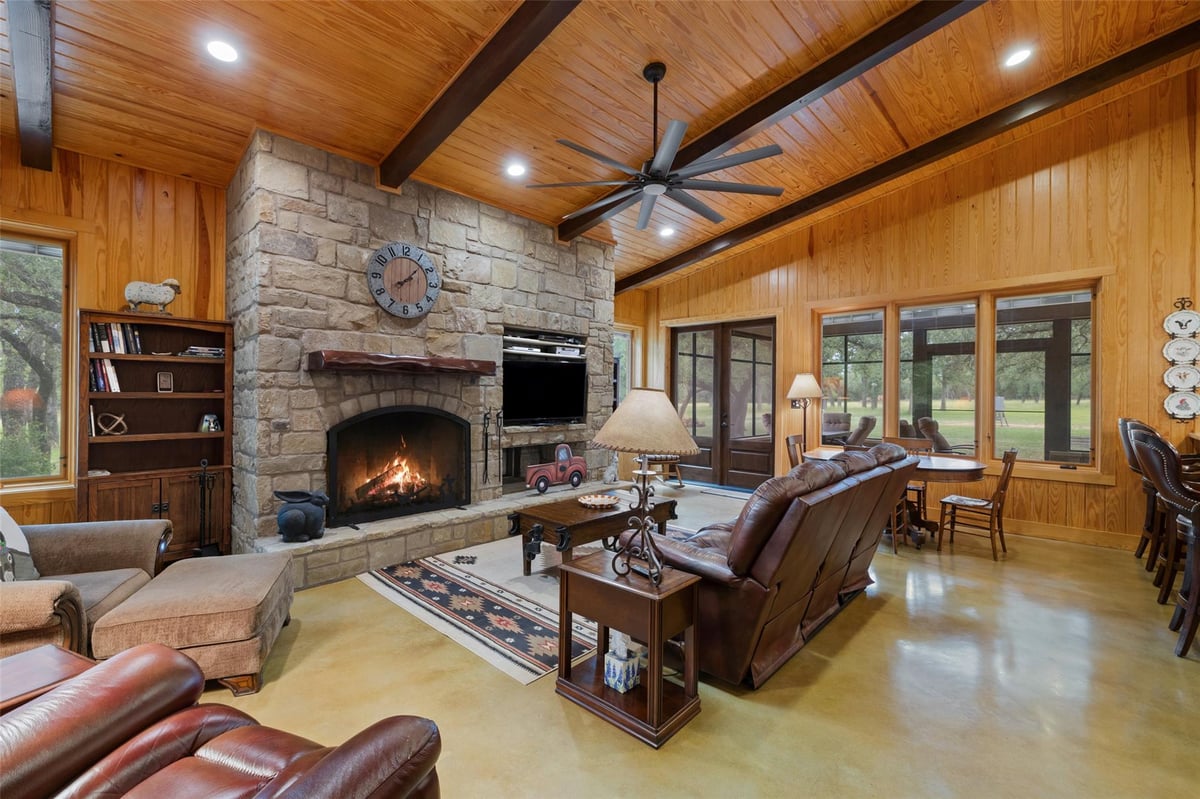 Living area at 1241 Sandy Oaks Ranch Rd - 3 bed 2 bath home