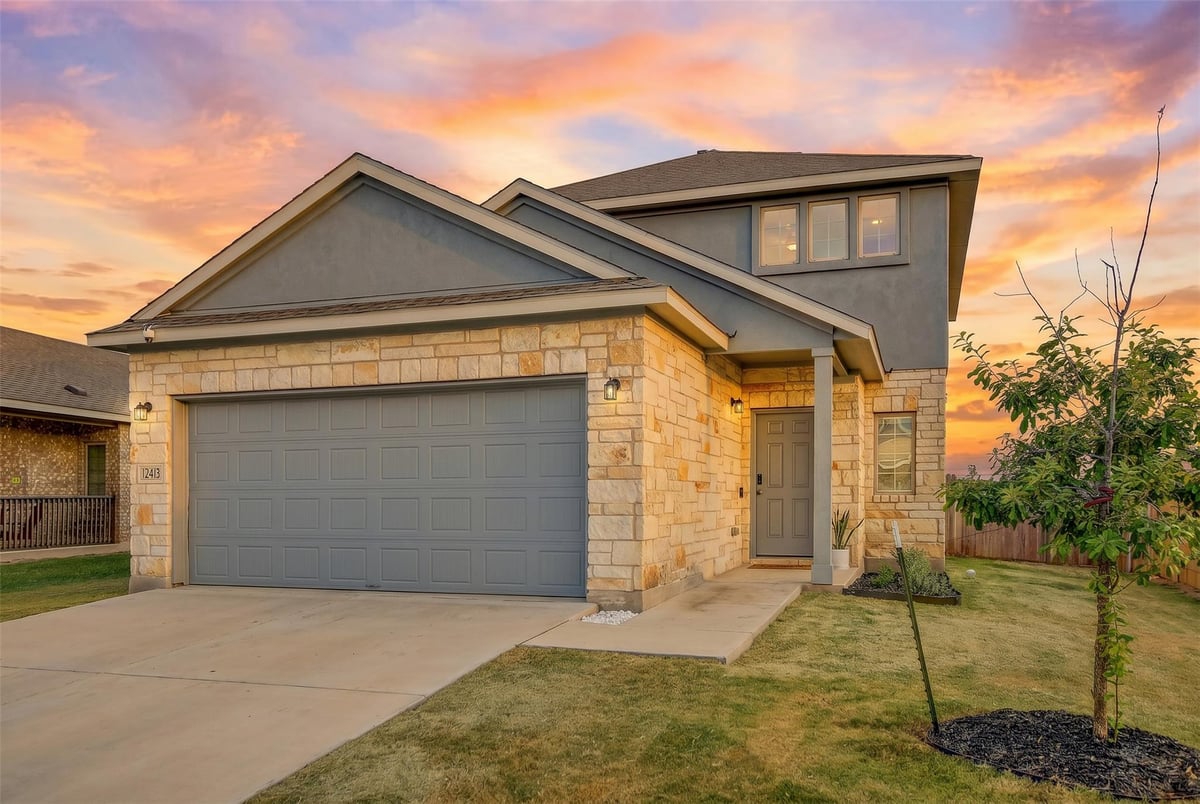 12413 Ostrich TRL - front exterior - Luxury home in Village/Manor Commons Ph 1, Manor, TX