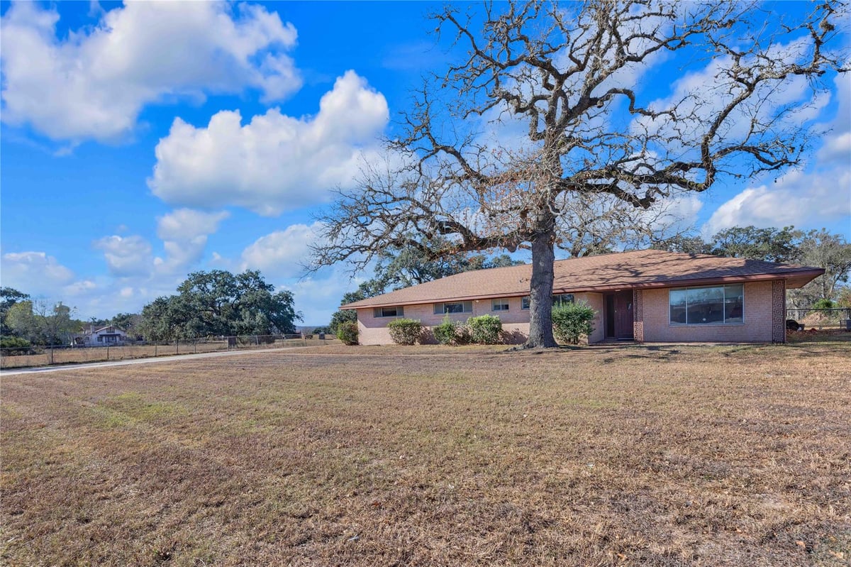 View 1243 North Jefferson Hwy 1243 North Jefferson Hwy - front exterior - Luxury home in La Grange, TX