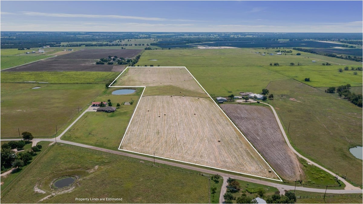 View 12473 County Road 440 12473 County Road 440 - front exterior - Luxury home in Thorndale, TX