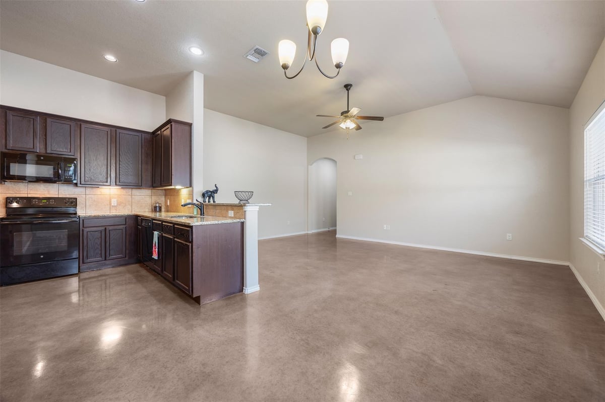 Bathroom at 125-127 Joanne Cv - Samuels Court 725, New Braunfels, TX
