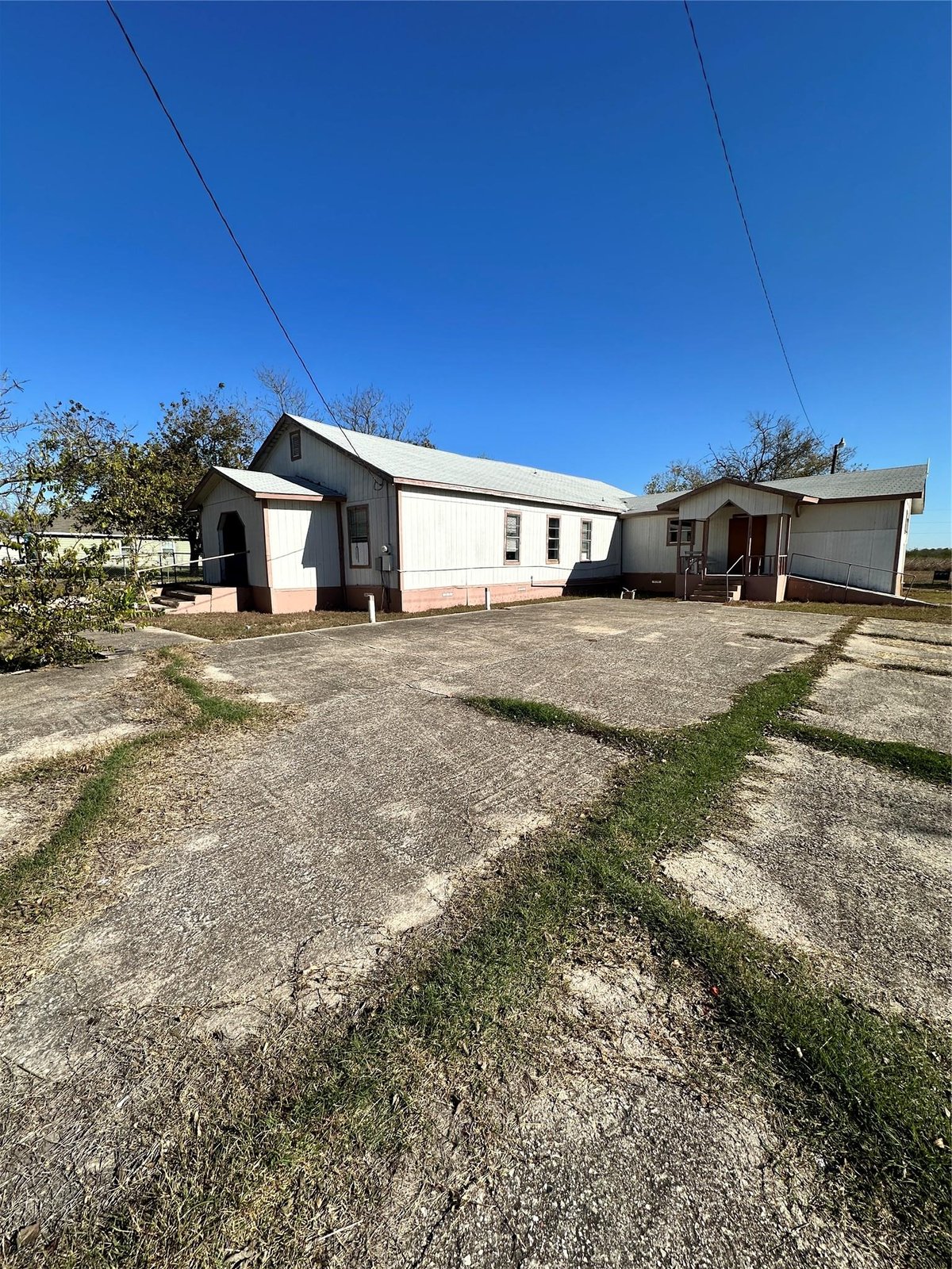 View 125 2nd Ave in Zella Jones Add 125 2nd Ave - front exterior - Luxury home in Zella Jones Add, Taylor, TX