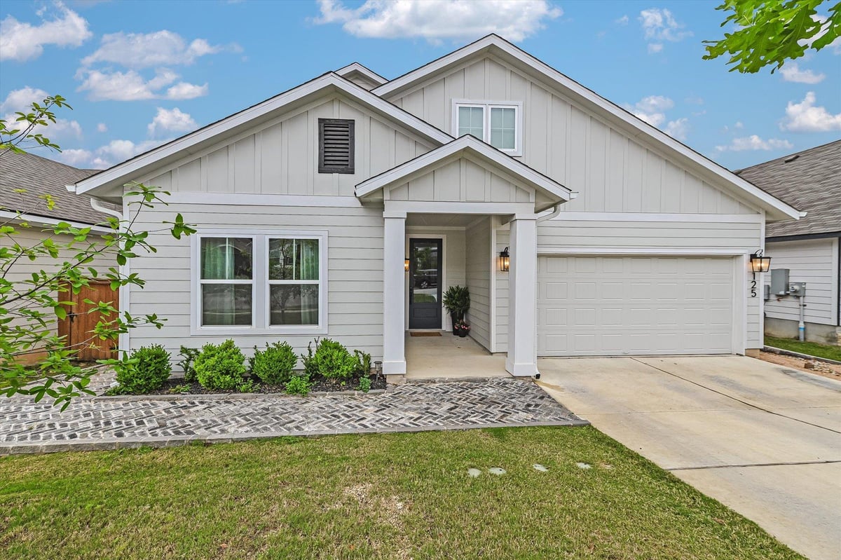 View 125 Broken Oak Dr in Highland Mdws Ph 2E 125 Broken Oak Dr - front exterior - Luxury home in Highland Mdws Ph 2E, Liberty Hill, TX