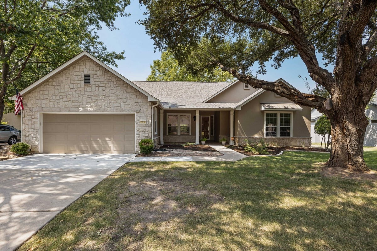 125 Crystal Springs DR - property photo 1 - Luxury home in Sun City Georgetown Neighborhood 02 Amd B, Georgetown, TX