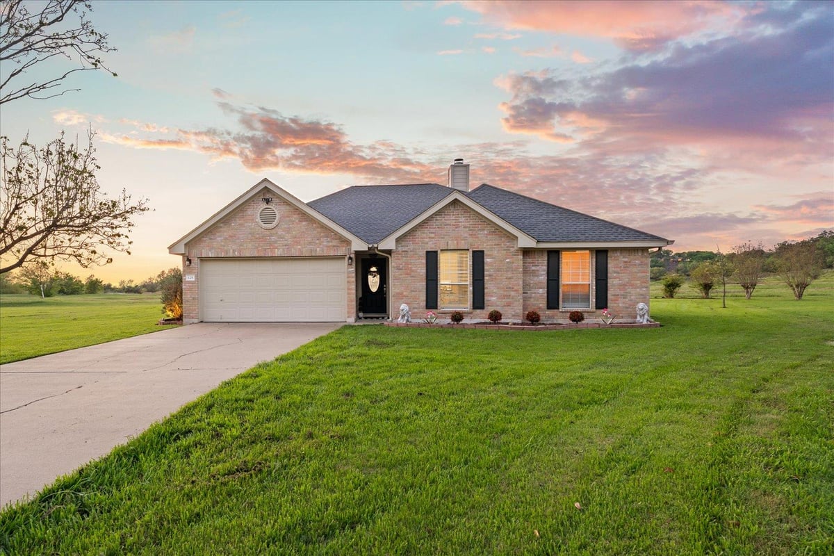 View 125 Fairway CT in Colovista Country Club 125 Fairway CT - front exterior - Luxury home in Colovista Country Club, Bastrop, TX