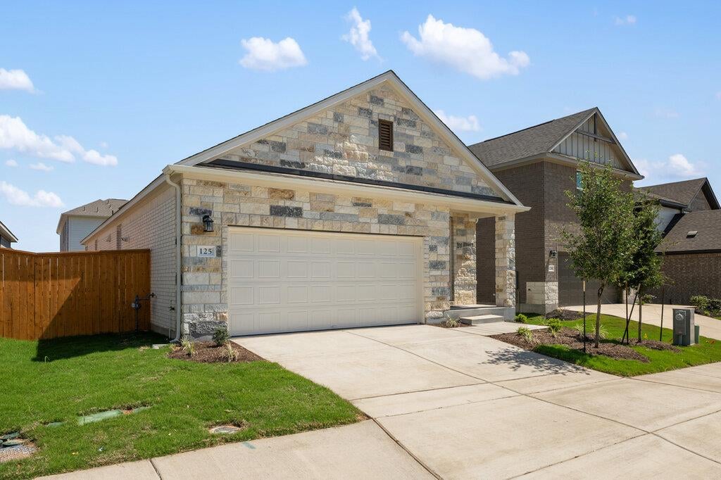 Living area at 125 Knockout Rose Dr - 3 bed 2 bath home