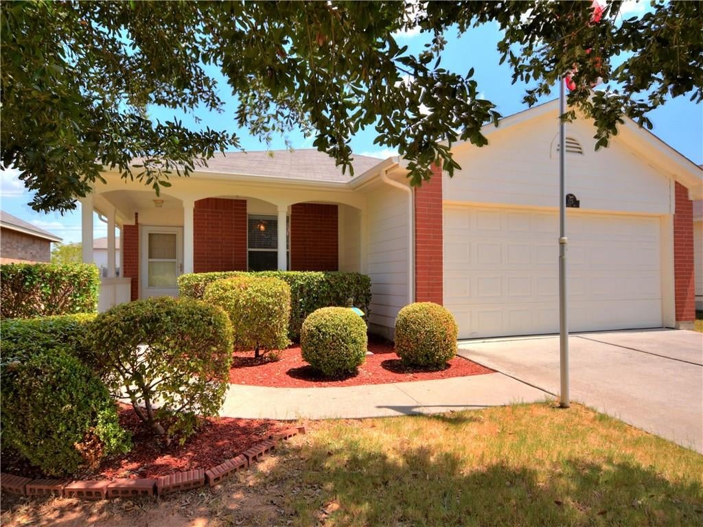 View 125 Pentire WAY 125 Pentire WAY - front exterior - Luxury home in Hutto, TX