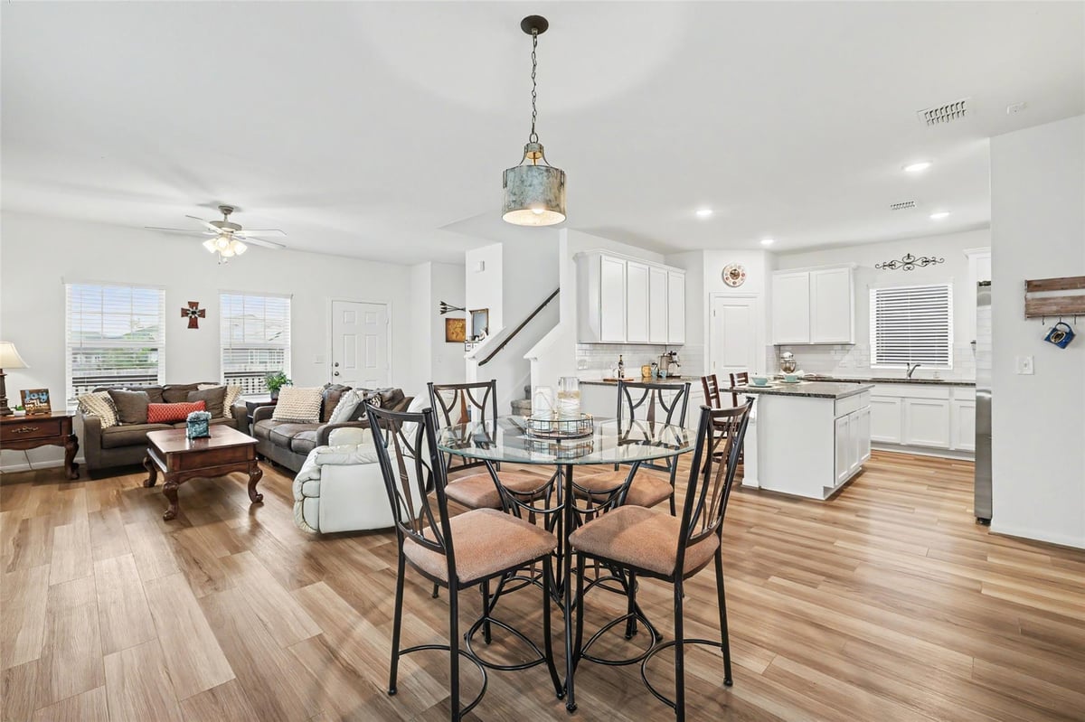 Living area at 125 Shenandoah Dr - 3 bed 2 bath home