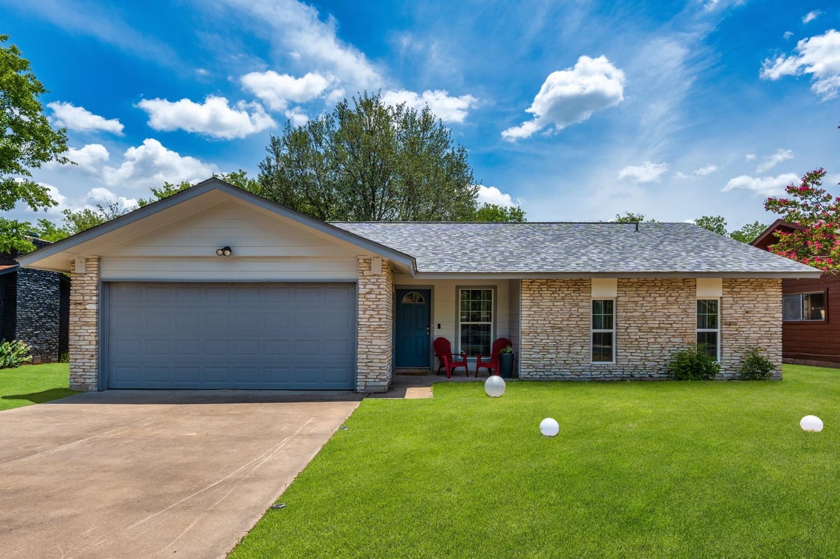 View 12507 Limerick Ave in Lamplight Village Sec 01 12507 Limerick Ave - front exterior - Luxury home in Lamplight Village Sec 01, Austin, TX