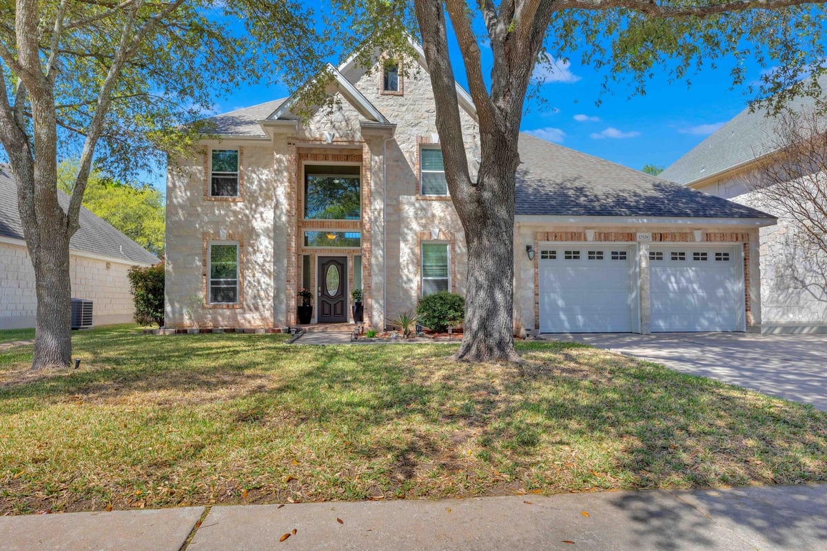 View 12528 Labrador Cv in Hunters Chase Sec 06 12528 Labrador Cv - front exterior - Luxury home in Hunters Chase Sec 06, Austin, TX