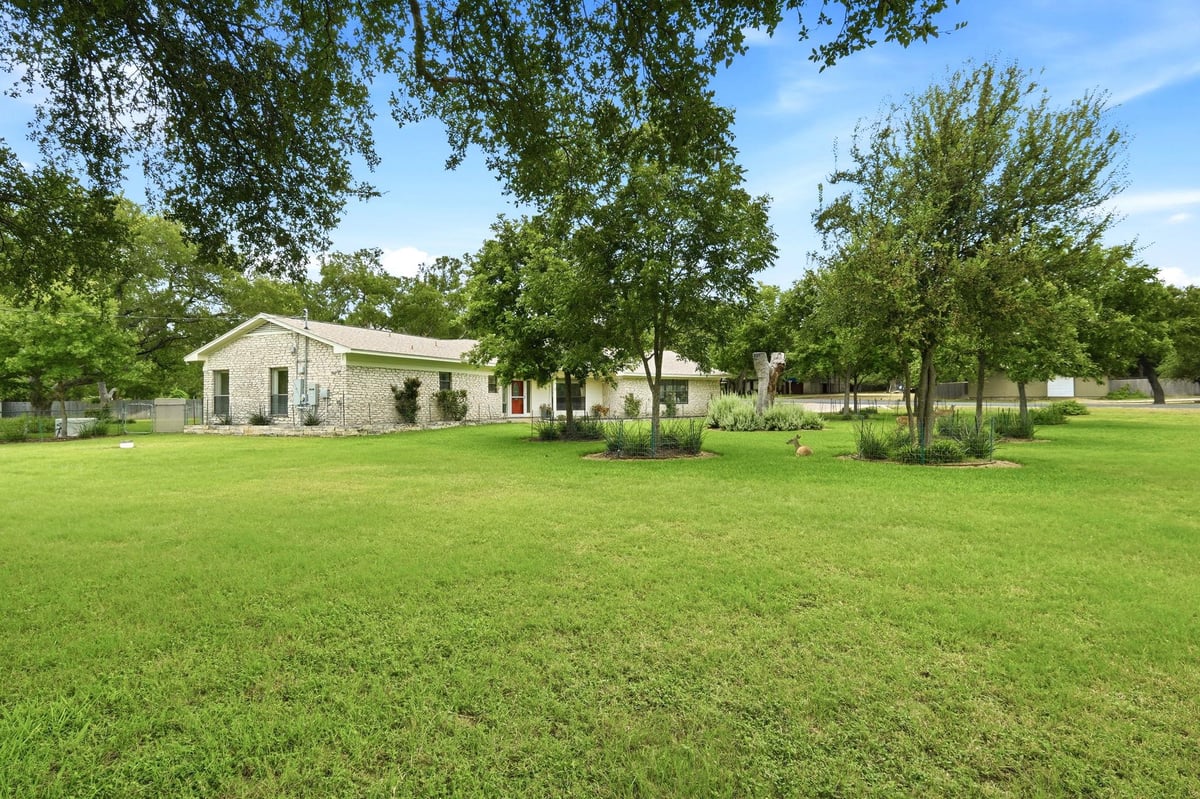 126 E Esparada DR - front exterior - Luxury home in Serenada West, Georgetown, TX