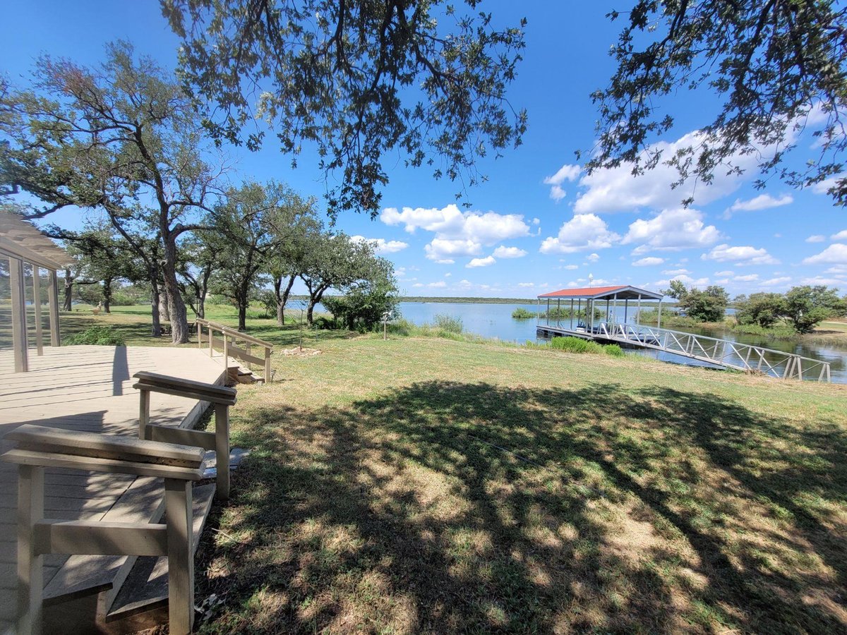 View 126 Lakeview Dr in Greenwood Acres 126 Lakeview Dr - property photo 1 - Luxury home in Greenwood Acres, Buchanan Dam, TX
