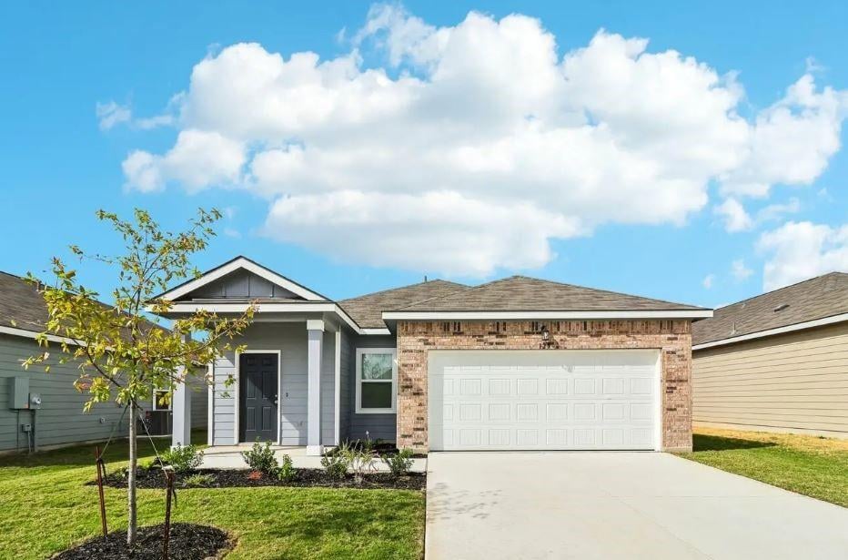 View 126 Sunview Dr in Rolling Glen 126 Sunview Dr - front exterior - Luxury home in Rolling Glen, Hutto, TX