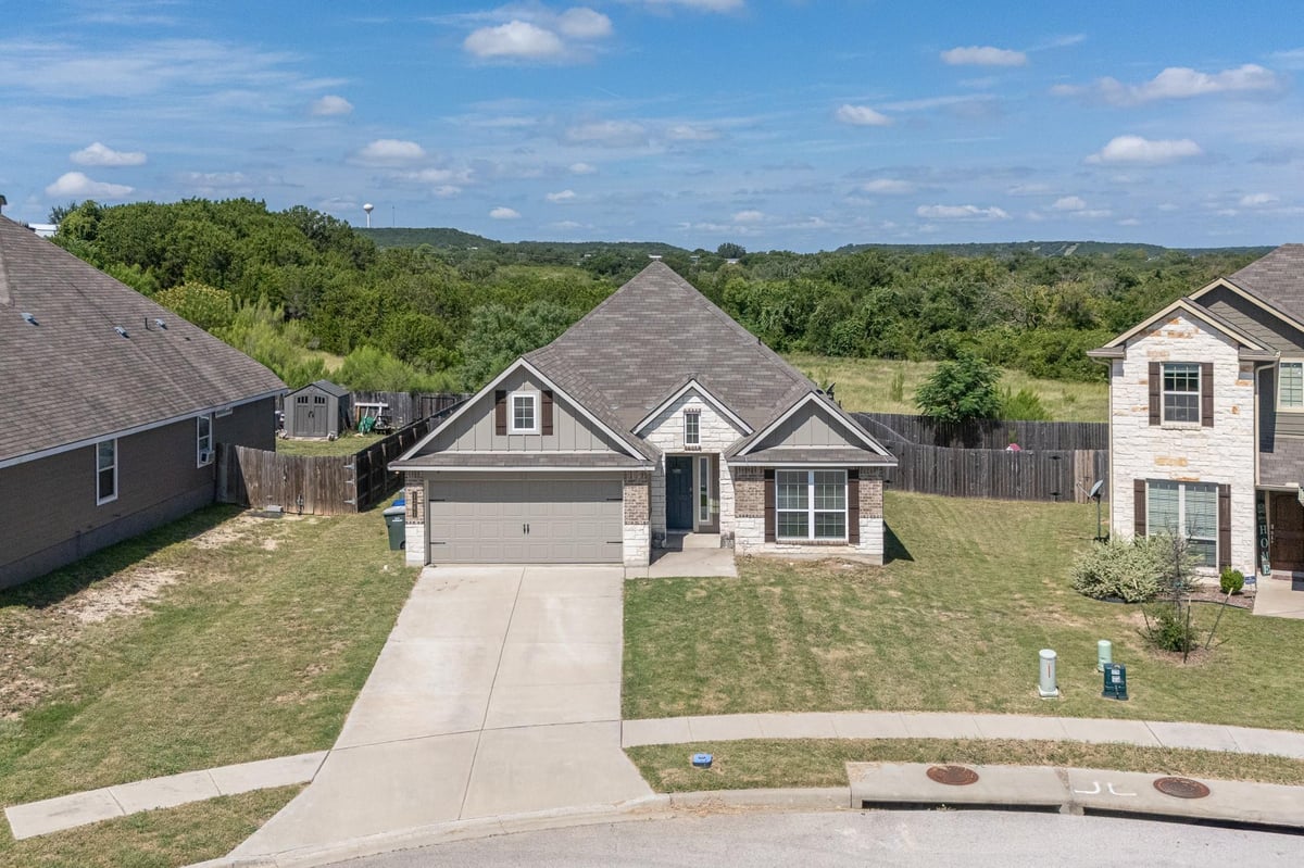 View 1261 Jester Ct in Heartwood Park Phase 1 1261 Jester Ct - front exterior - Luxury home in Heartwood Park Phase 1, Copperas Cove, TX