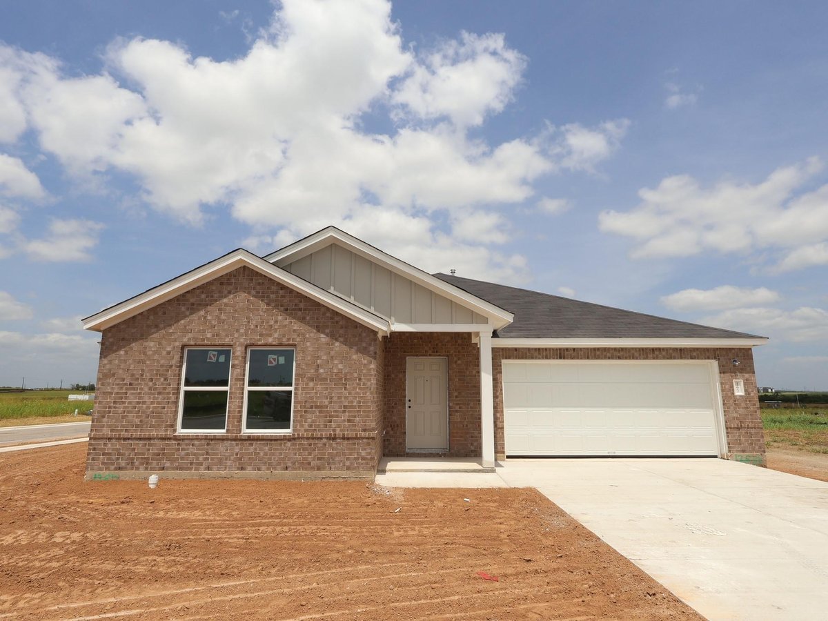View 12612 Setting Peak LN in Willow Springs 12612 Setting Peak LN - property photo 1 - Luxury home in Willow Springs, Buda, TX