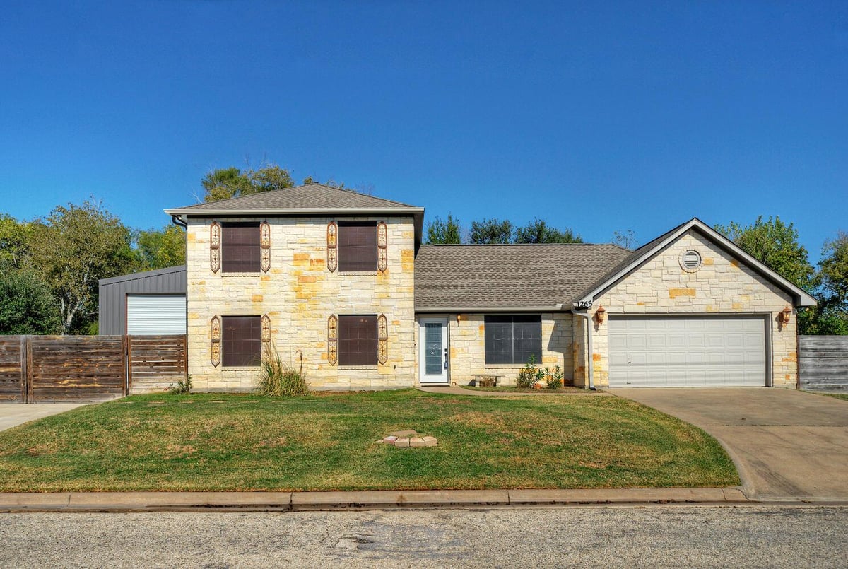 View 1265 E Independence ST in Hickory Creek 1265 E Independence ST - front exterior - Luxury home in Hickory Creek, Giddings, TX