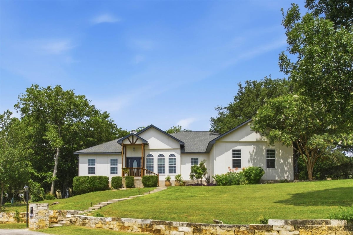 View 12714 Eagle Nest Dr in Cimarron Park 01 12714 Eagle Nest Dr - property photo 1 - Luxury home in Cimarron Park 01, Buda, TX