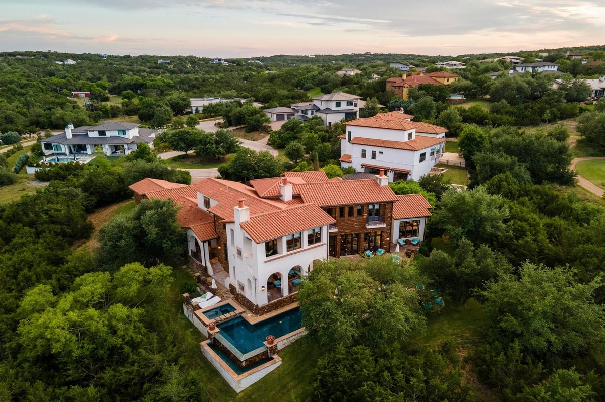 View 12724 Little Blue Stem CV in Spanish Oaks Sec Iiic 12724 Little Blue Stem CV - property photo 1 - Luxury home in Spanish Oaks Sec Iiic, Austin, TX