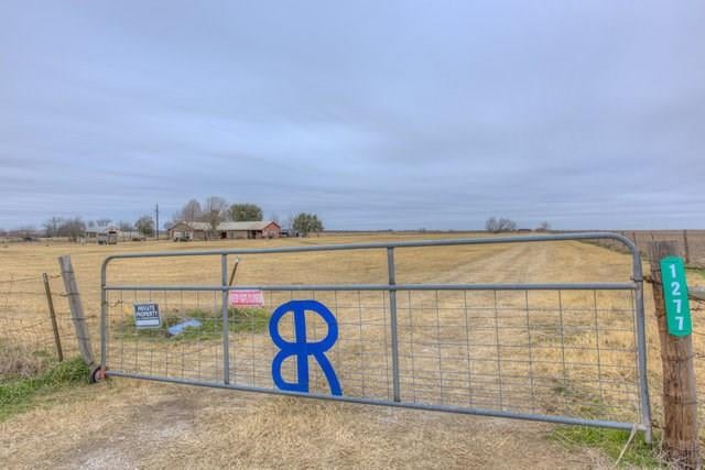 View 1277 County Road 463 1277 County Road 463 - front exterior - Luxury home in Thorndale, TX