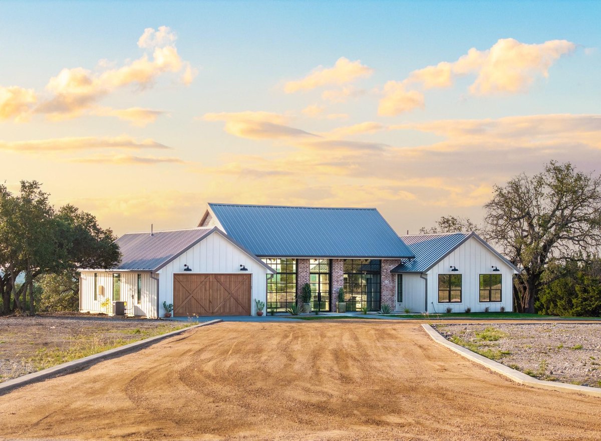View 128 Private Road 142 in Double Ott 128 Private Road 142 - front exterior - Luxury home in Double Ott, Lampasas, TX