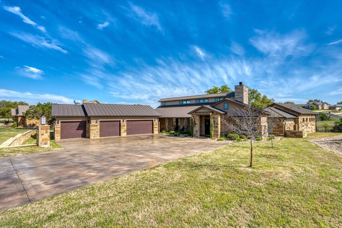 128 Westgate Loop - front exterior - Luxury home in Westgate Estates, Horseshoe Bay, TX
