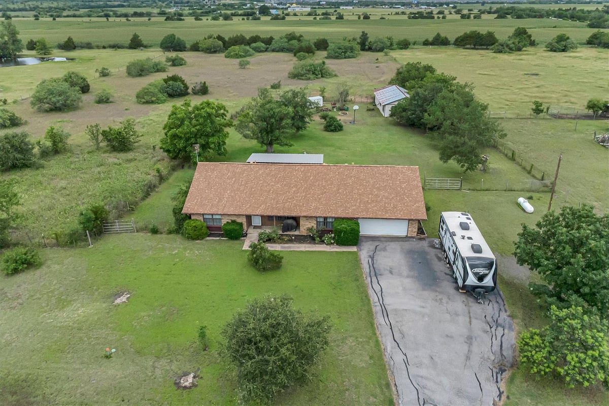 12800 Quarterhorse DR - front exterior - Luxury home in Remuda Range, Elgin, TX