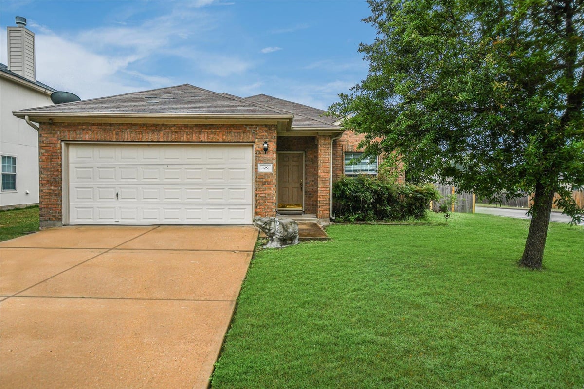 View 129 Almquist ST in Sec Hutto Parke 03 129 Almquist ST - front exterior - Luxury home in Sec Hutto Parke 03, Hutto, TX
