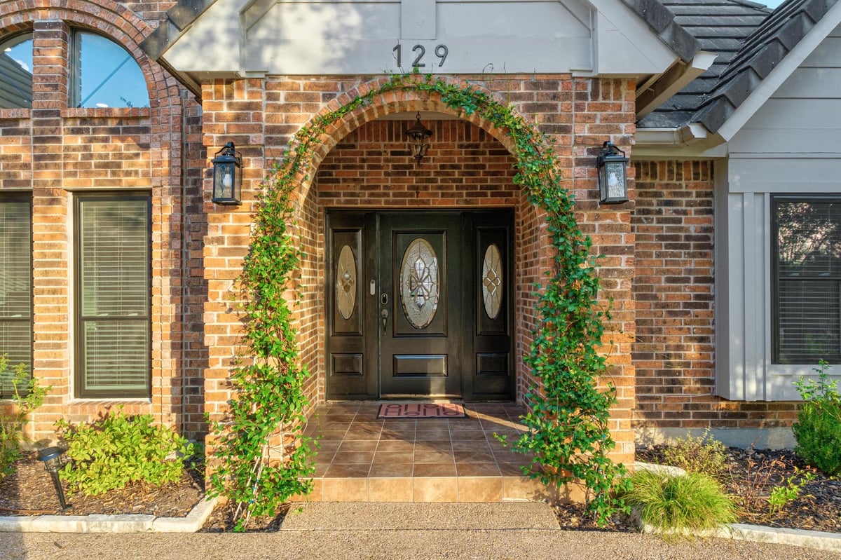 View 129 Crest View Dr in Lakeway 129 Crest View Dr - property photo 1 - Luxury home in Lakeway, Lakeway, TX