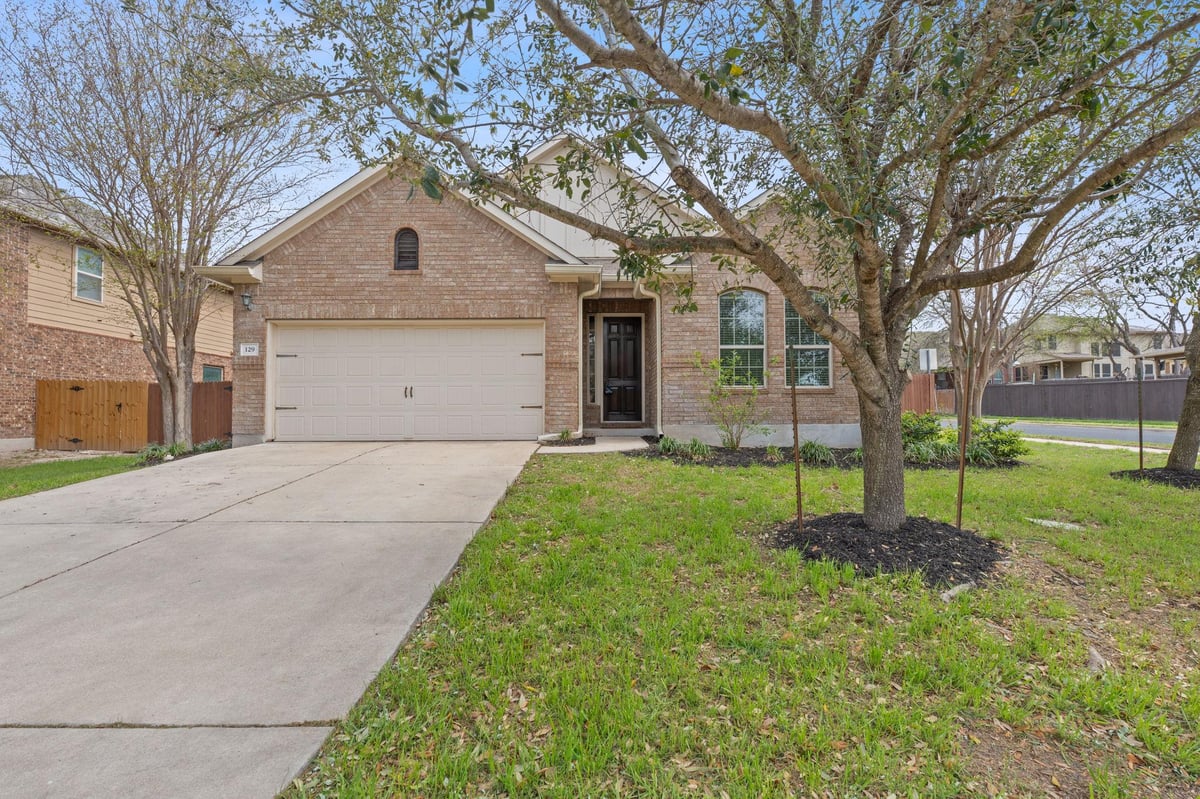 Living area at 129 Phil Mickelson Ct - 3 bed 2 bath home