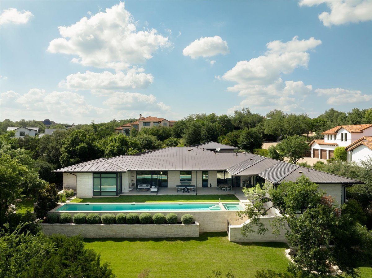 12900 Hacienda Ridge - front exterior - Luxury home in Spanish Oaks, Austin, TX