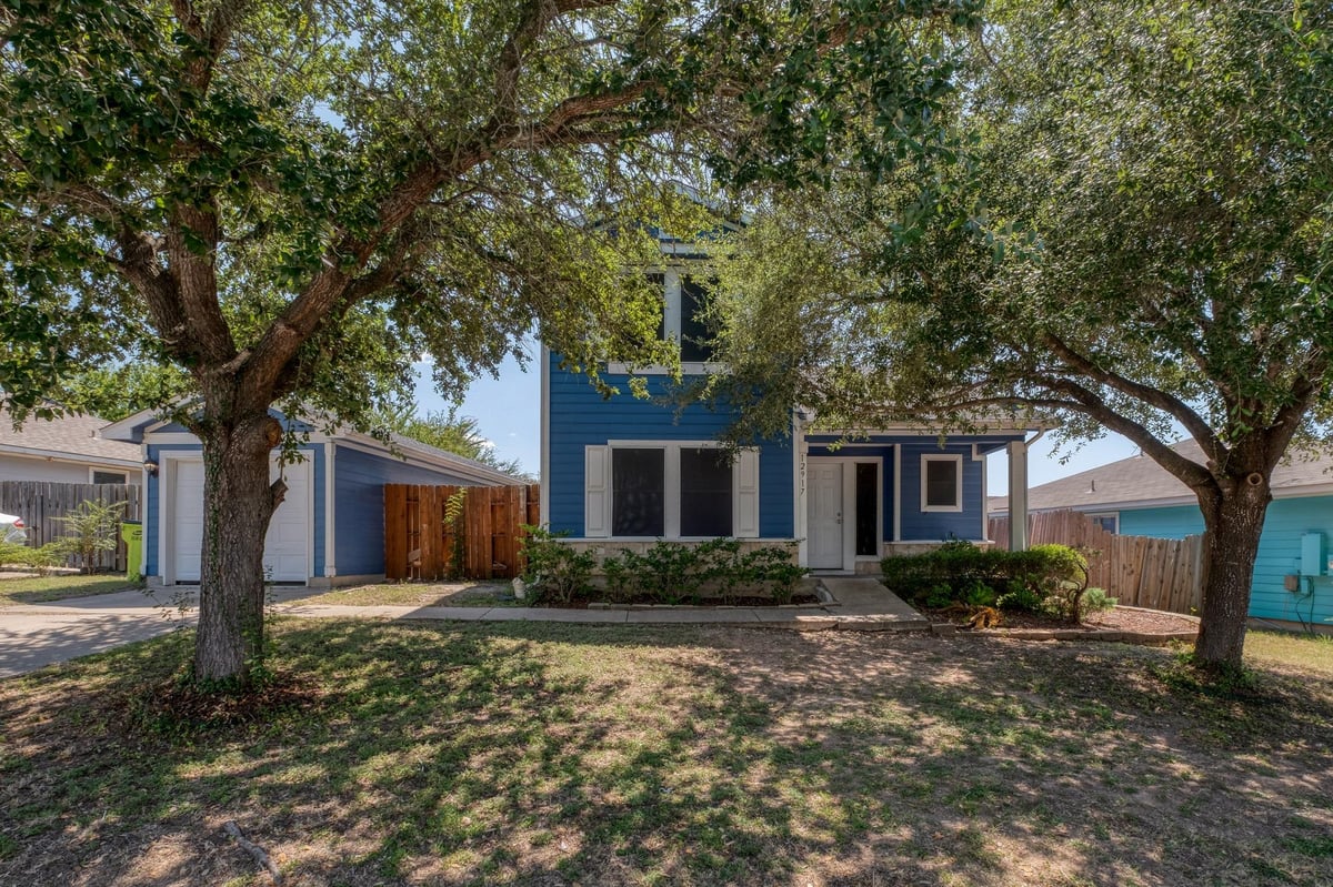12917 Briarcreek LOOP - property photo 1 - Luxury home in Briarcreek Sec 02, Manor, TX
