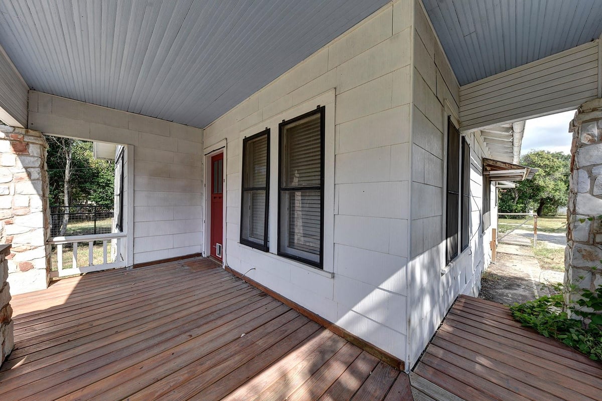 Primary bedroom at 1292 N I-35 - Am Esnaurizar 11 League Grant, New Braunfels, TX
