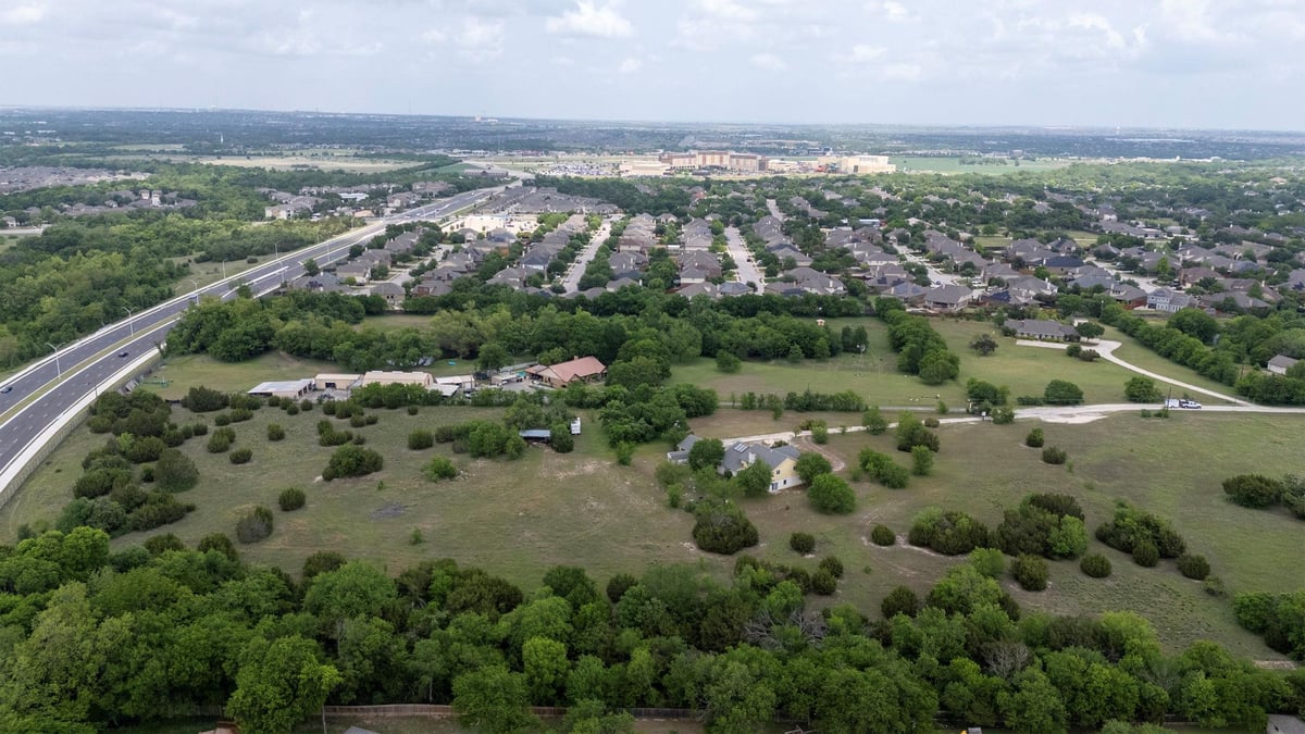 View 1294 Johnson Ln in Holder 1294 Johnson Ln - front exterior - Luxury lot in Holder, Round Rock, TX