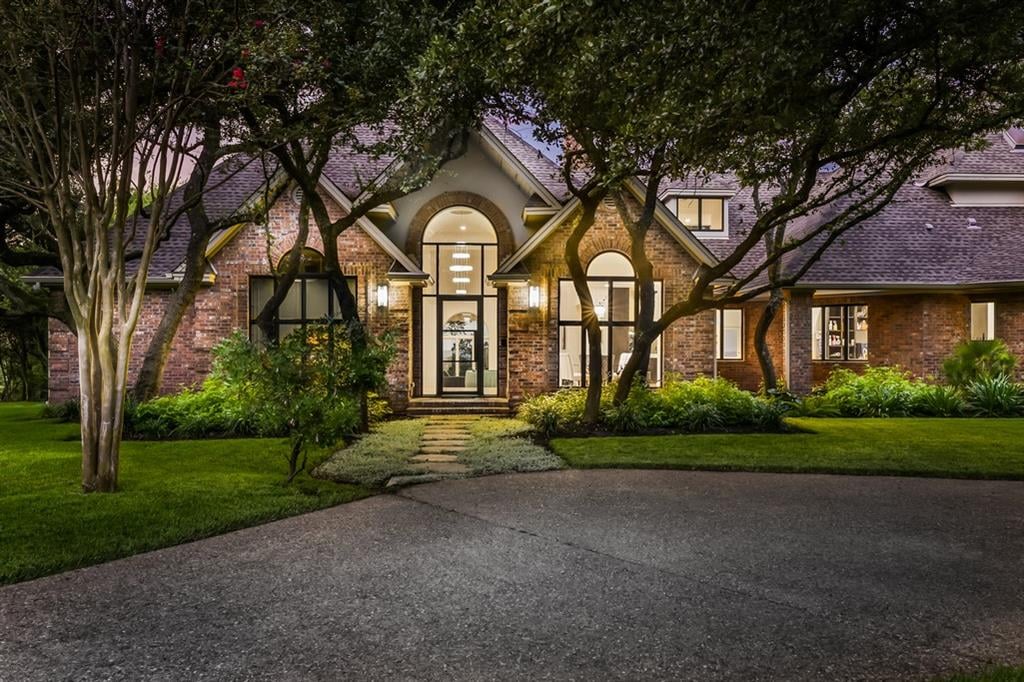 View 13 Hedge Ln in Rob Roy 13 Hedge Ln - property photo 1 - Luxury home in Rob Roy, Austin, TX
