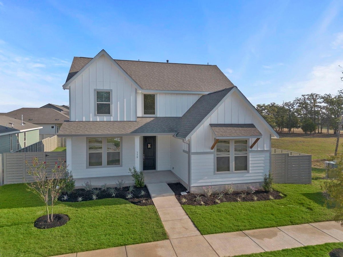 Living area at 130 Adelton Blvd - 4 bed 3 bath home