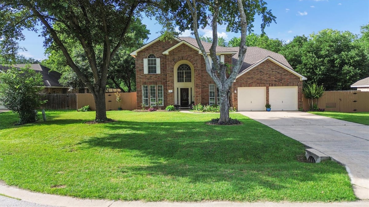View 130 Clover Leaf CV in Coves Of Cimarron Sec 2 Ph 3 130 Clover Leaf CV - front exterior - Luxury home in Coves Of Cimarron Sec 2 Ph 3, Buda, TX