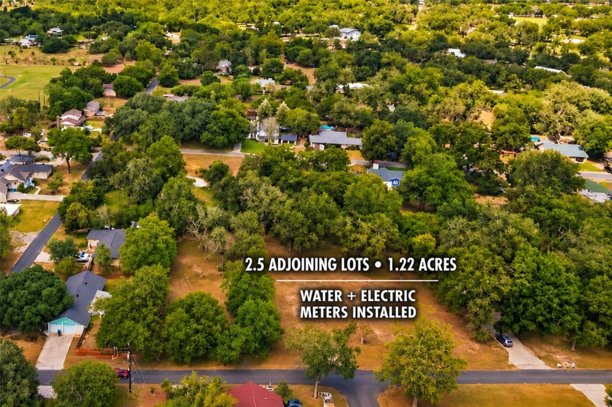 View 130 Colorado LN in Caters Parkview 130 Colorado LN - property photo 1 - Luxury lot in Caters Parkview, Seguin, TX