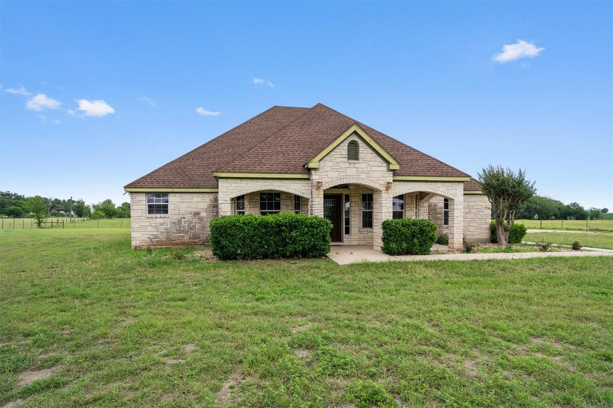 View 130 Cotton Rows LN in Plantation 130 Cotton Rows LN - front exterior - Luxury home in Plantation, Taylor, TX