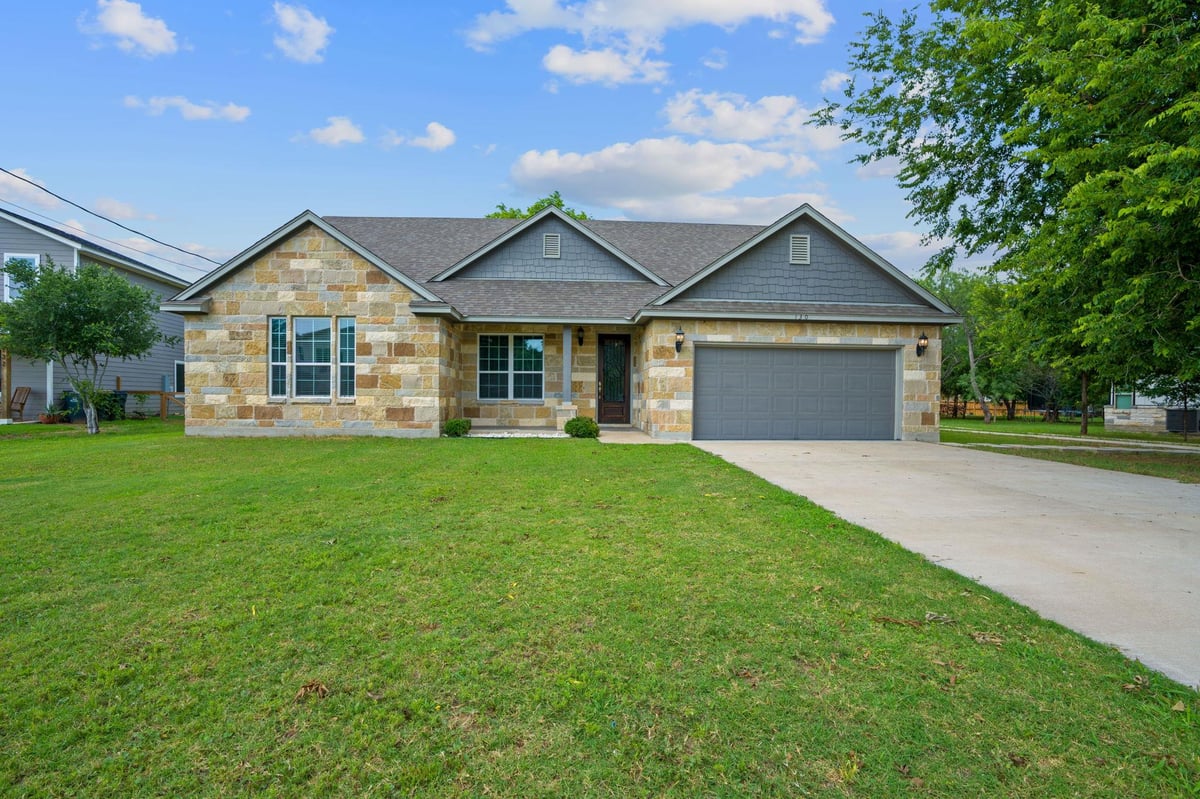 Living area at 130 Koele Ct - 3 bed 2 bath home