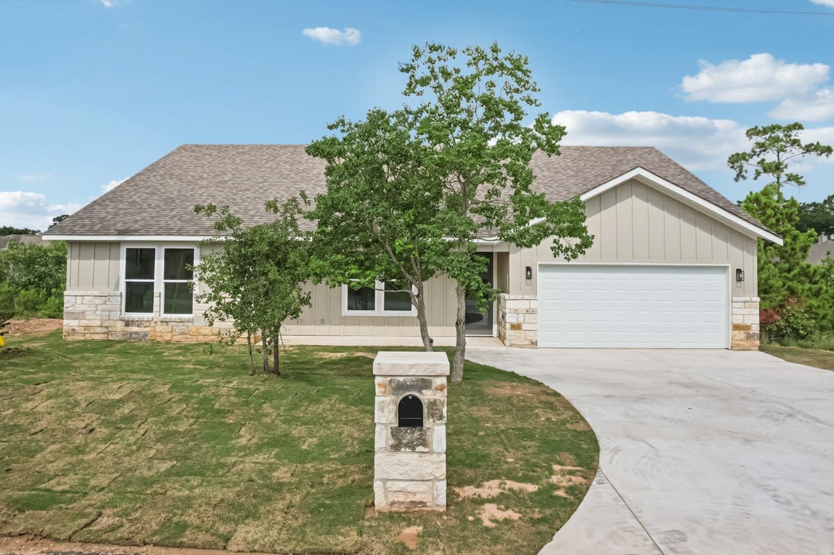 Living area at 130 Mokalau Dr - 4 bed 2 bath home