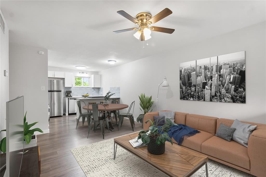 View 1300 Newning Ave Unit #206 in Newning Oaks Condo 1300 Newning Ave Unit #206 - property photo 1 - Luxury home in Newning Oaks Condo, Austin, TX