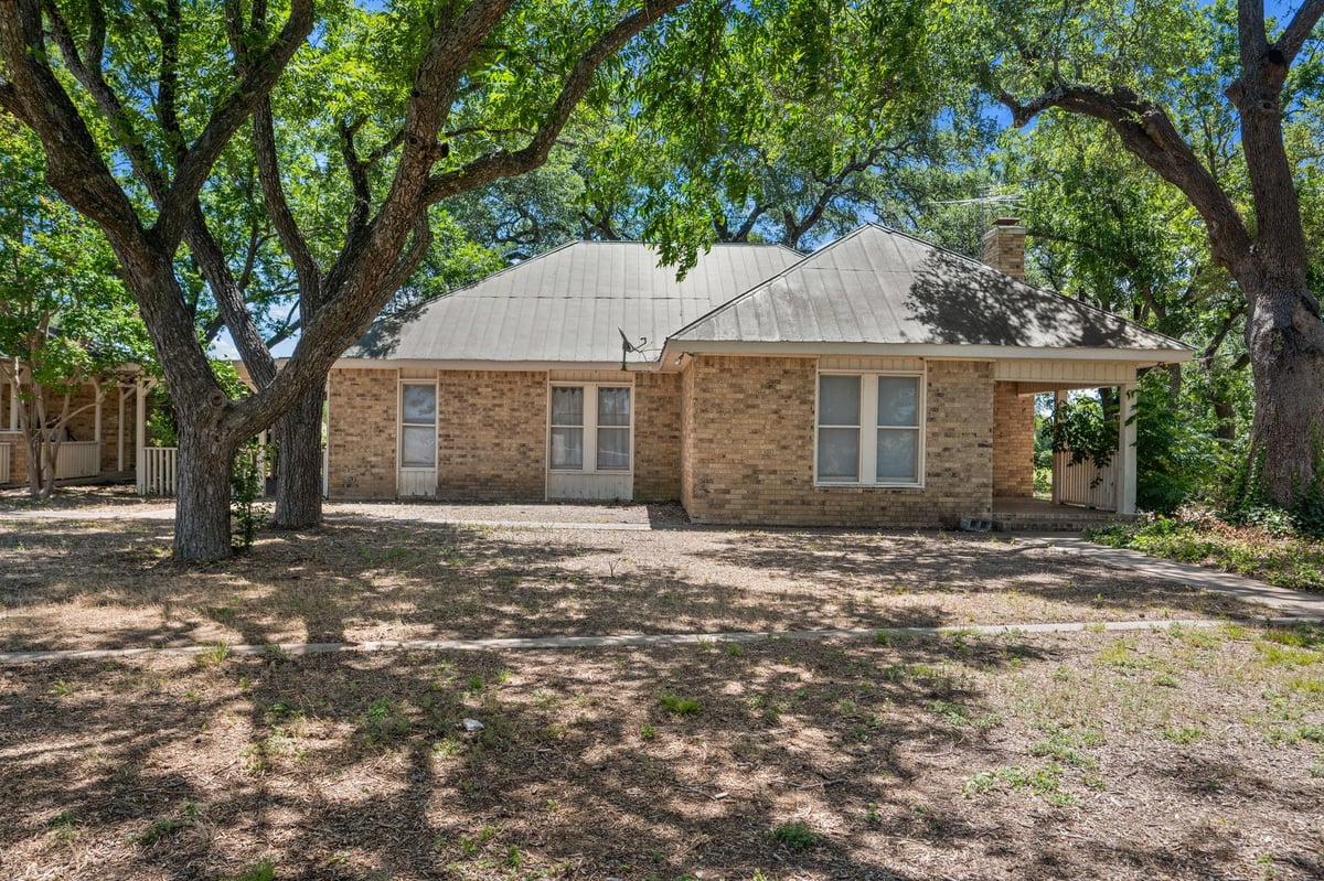 View 1300 W Tx-29 in ABS A0179 LUCIANO CABASAS, 5.0 ACRES 1300 W Tx-29 - front exterior - Luxury home in ABS A0179 LUCIANO CABASAS, 5.0 ACRES, Bertram, TX