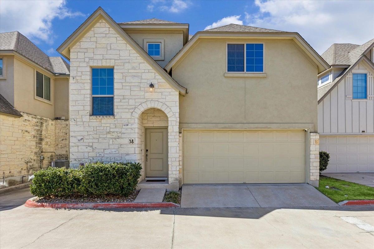 Living area at 13001 Hymeadow Dr Unit #38 - 3 bed 2 bath home
