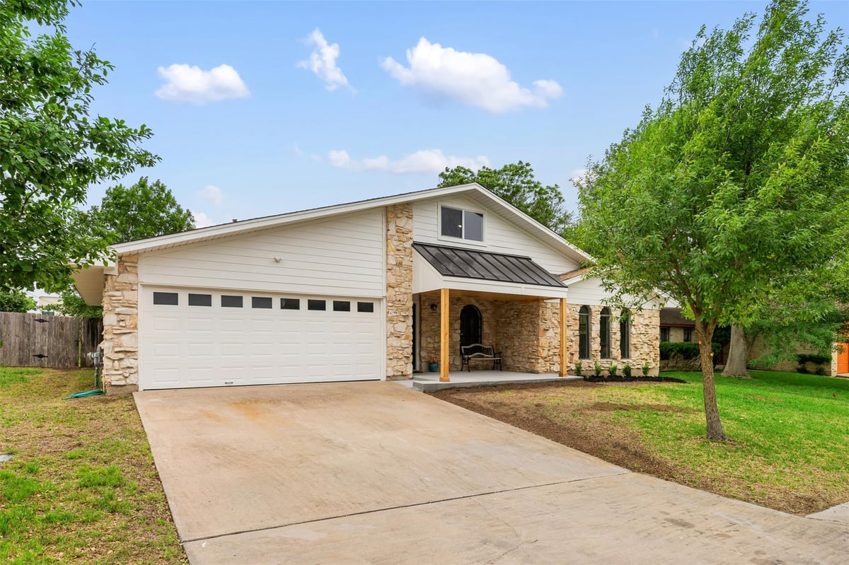View 1301 Dove Haven Dr in Gatlinburg Sec 01 1301 Dove Haven Dr - front exterior - Luxury home in Gatlinburg Sec 01, Pflugerville, TX