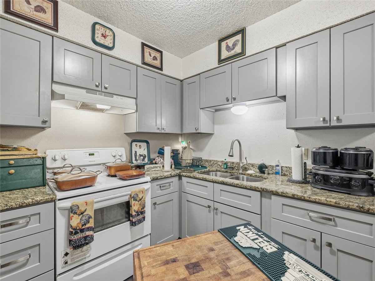 Primary bedroom at 1301 McKie Cv - 2 bed 1 bath home